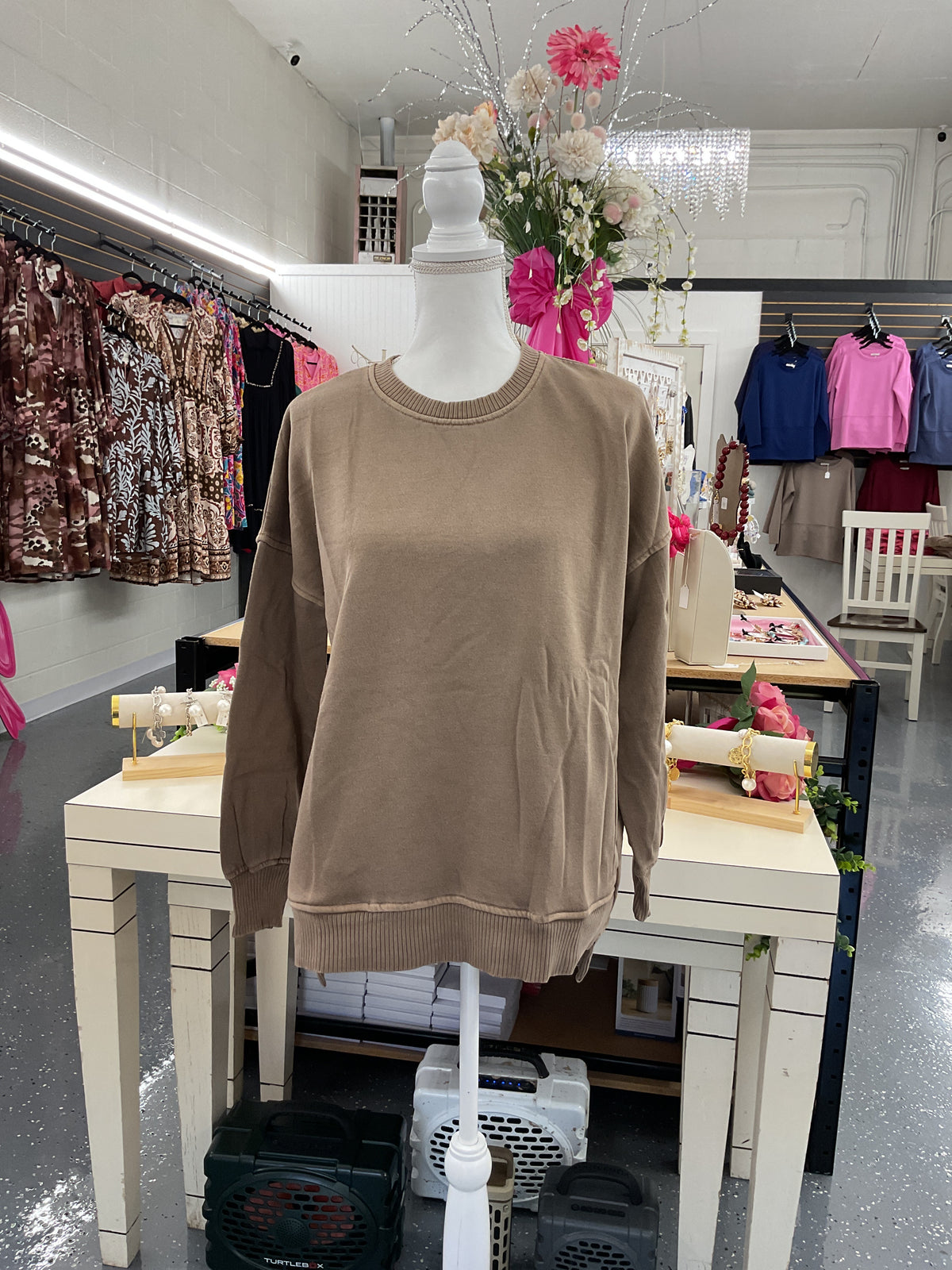 Pigment Dyed Hi Low Sweatshirt Mocha
