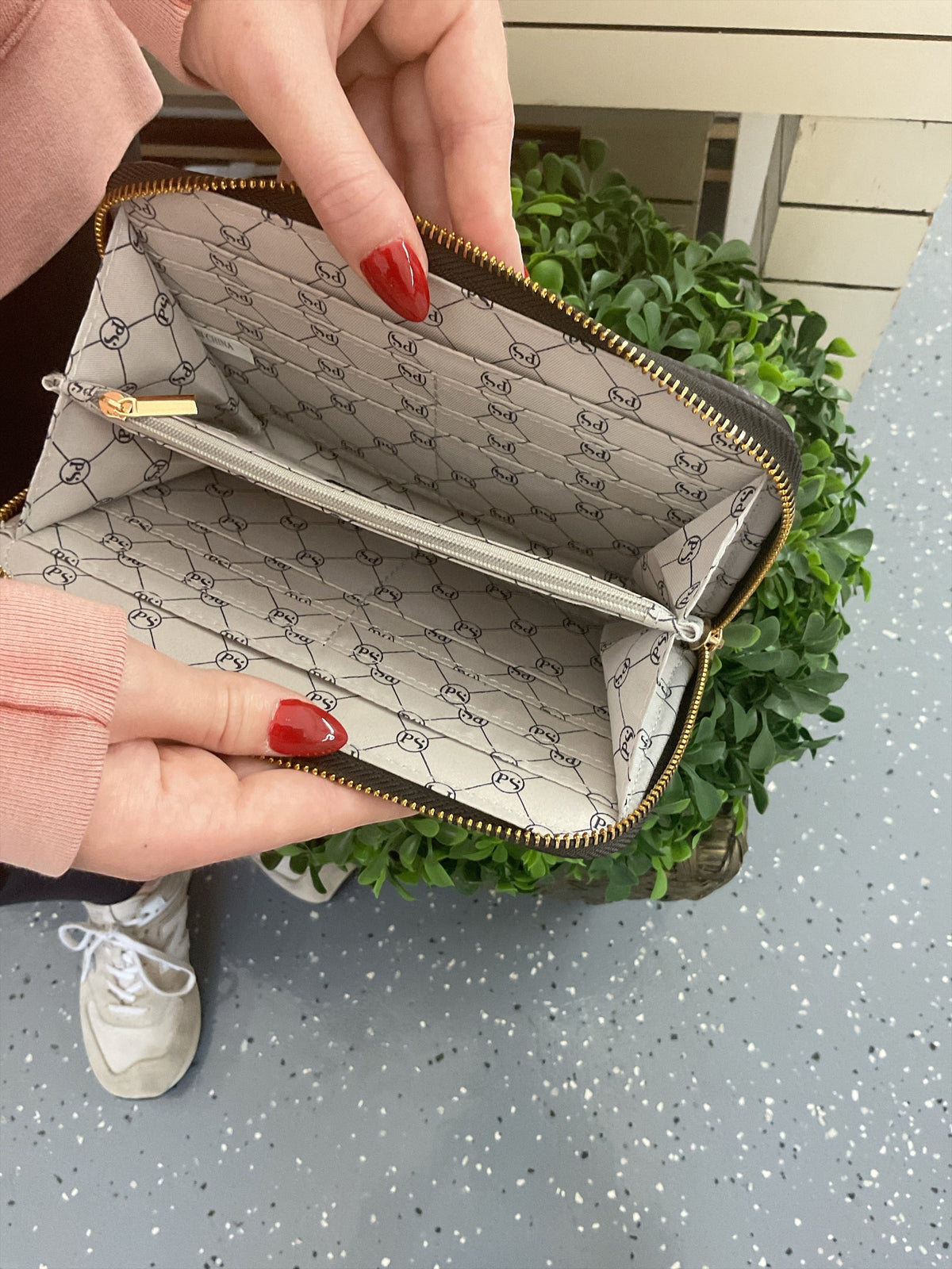 Lenni Large Woven Wallet Checkered Coffee