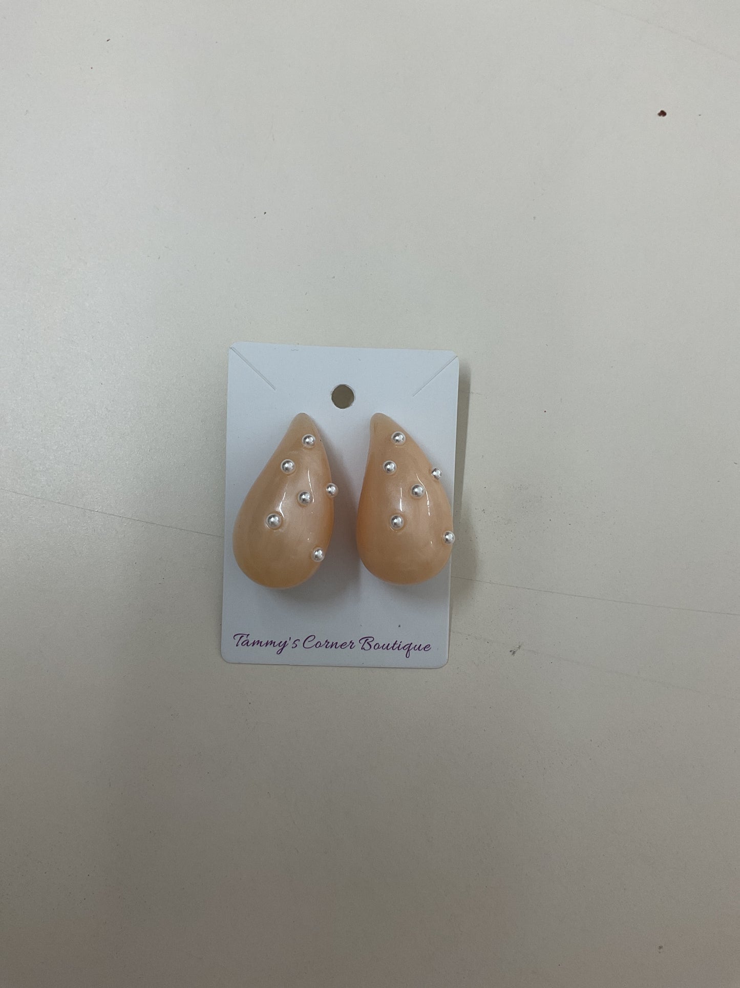 Nude Teardrop Pearl Earrings