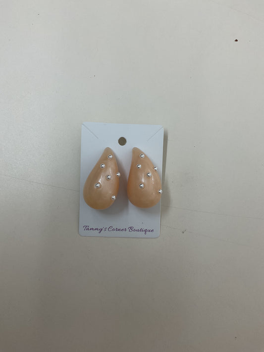 Nude Teardrop Pearl Earrings