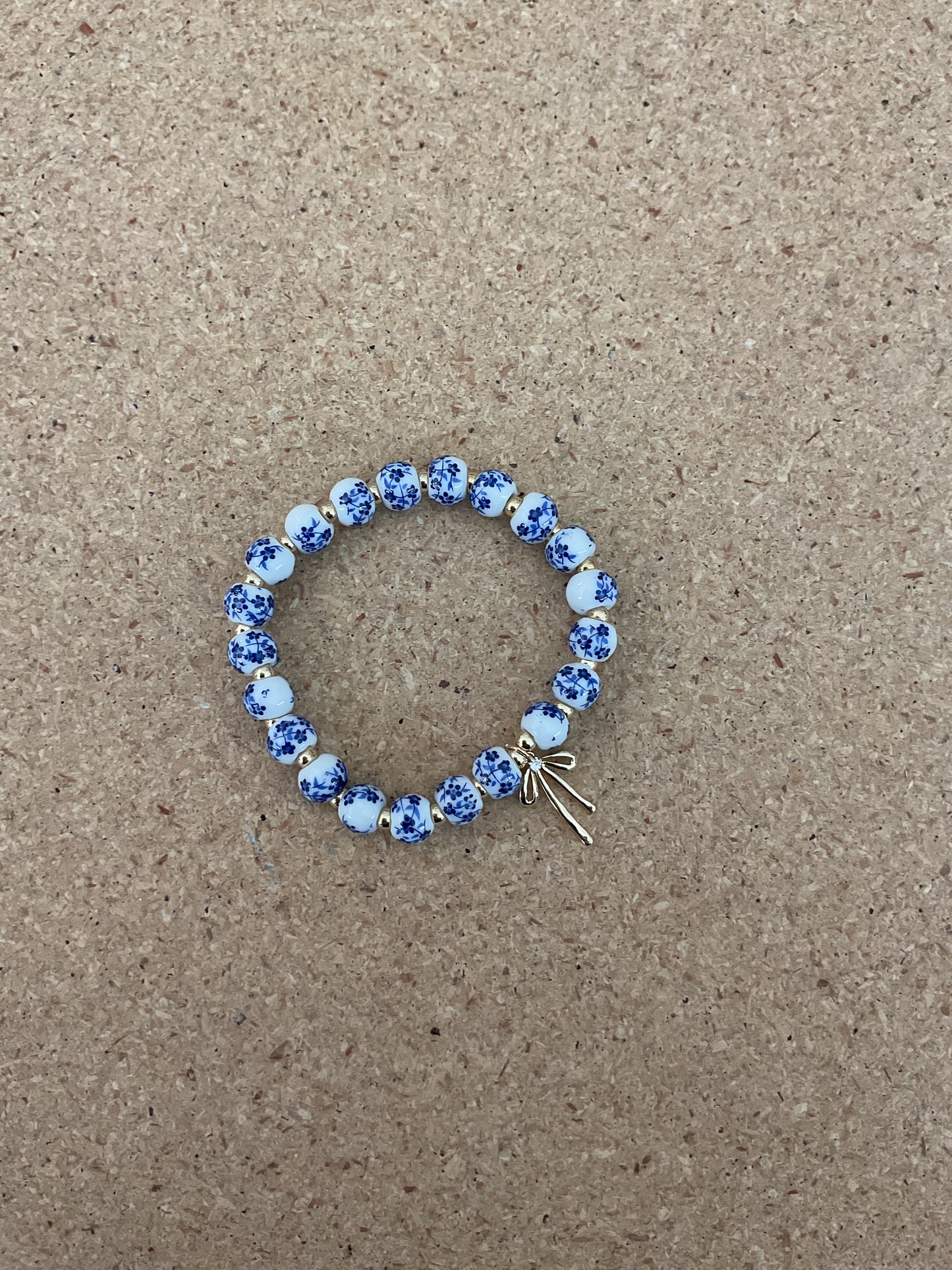 Blue and white floral beaded bracelet