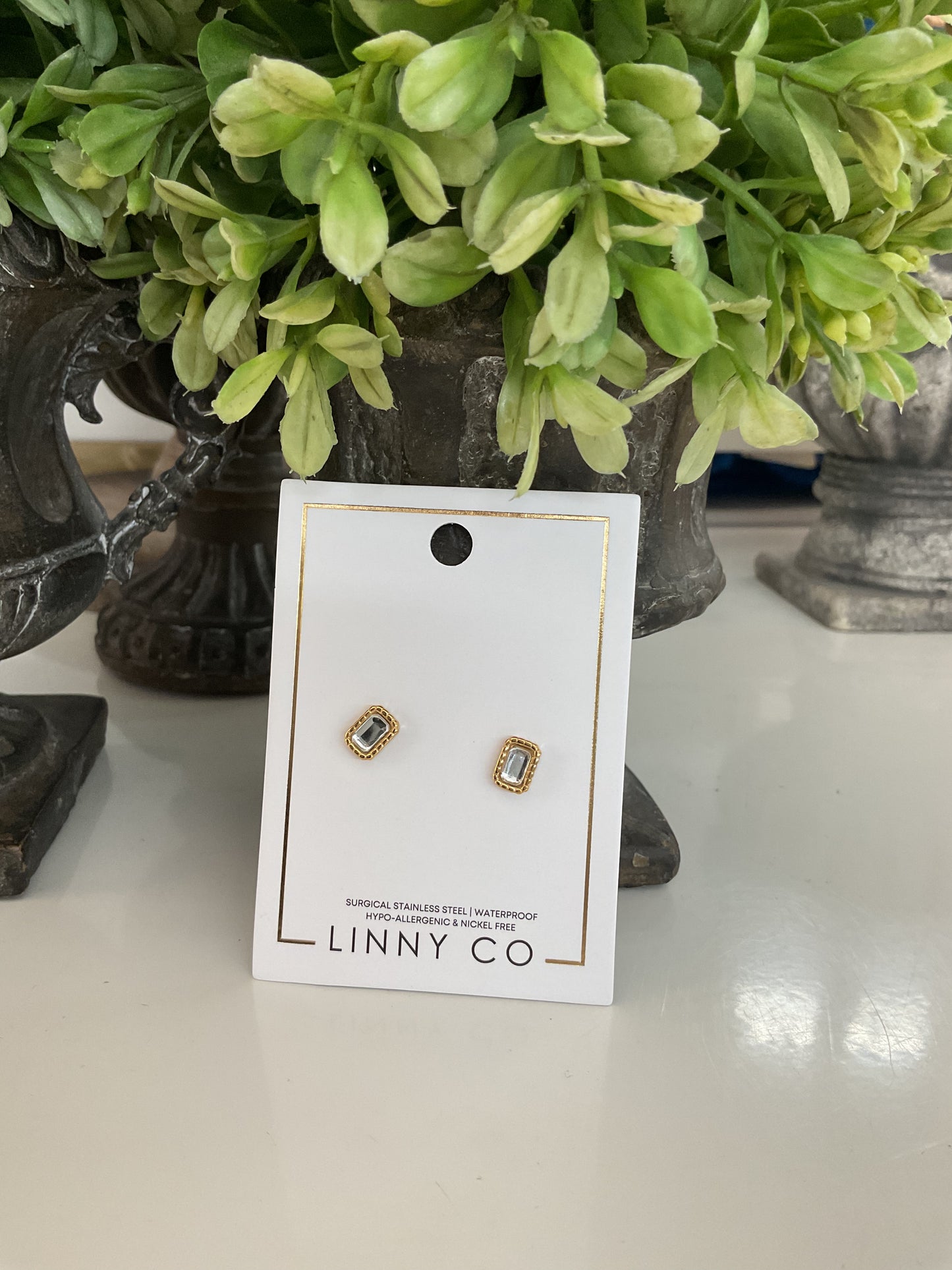 Linny Rectangle Studs