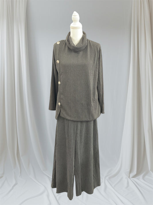 Side Button Mock Neck Set